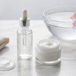 Glass skin – jak uzyskać efekt gładkiej i promiennej skóry bez przeciążenia pielęgnacji?