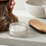 Puder do włosów – jak używać go do objętości bez obciążania fryzury?